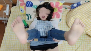 刚刚下班的女友为什么骚屄有雄性液体的味道呢？