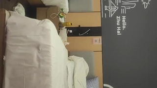 Maya Farrells与Charles Dera的治疗变成了一场热辣的邂逅