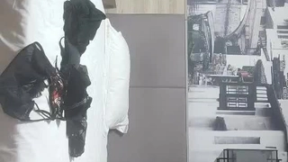颜值不错身材很是丰满的美女主播收费直播大秀小穴也很粉嫩自慰插穴十分诱人