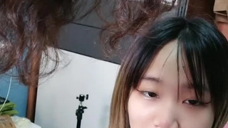 18岁少女野外露脸深喉